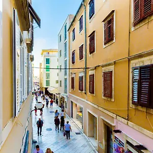 https://divinitys-old-town-center.hotelinzadar.com